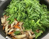 春菊のオイスターソースバター炒め作り方3写真