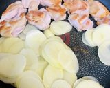 鶏と薄切りじゃが芋のバター醤油炒め作り方3写真