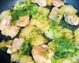 鶏と薄切りじゃが芋のバター醤油炒め作り方6写真