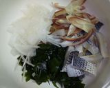 コハダ、わかめ、新玉ねぎ、茗荷の酢の物作り方2写真