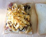 チーズ流出！ベーコンしめじのホットサンド作り方5写真