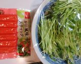 簡単！豆苗とカニカマのわさびマヨ和え♪作り方1写真