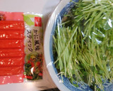 簡単！豆苗とカニカマのわさびマヨ和え♪作り方1写真