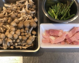 簡単　しめじとアスパラのマヨポン炒め作り方1写真