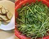 豚バラ肉と厚揚げと豆苗の五香粉炒め作り方1写真
