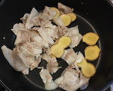 豚バラ肉と厚揚げと豆苗の五香粉炒め作り方3写真