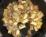 豚バラ肉と厚揚げと豆苗の五香粉炒め作り方4写真