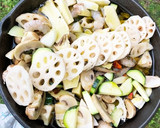 キャンプ飯　海老と蓮根のアヒージョ作り方3写真