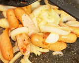 朝食に　玉ねぎとウインナーマヨネーズ炒め作り方3写真
