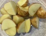 豚バラ肉と新じゃがの甘辛炒め♪作り方1写真