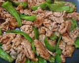 簡単！牛肉とピーマンのオイスター炒め♪作り方3写真
