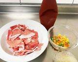 玉ねぎ半分・豚肉100gのポークチャップ作り方1写真