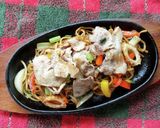 生姜焼きトッピン具の焼きそば♪作り方1写真