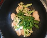 カリフローレとスナップエンドウ鶏肉の炒め作り方11写真