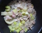 キヌアと塩麹入り豚肉とセロリの黒酢煮込み作り方4写真
