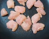 簡単！鶏胸肉とピーマンのごま味噌炒め♪作り方2写真