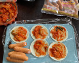 キムチー＆ソーセージ！餃子の皮巻焼き作り方1写真
