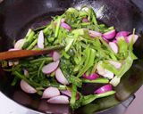 ごはんが進む☆ラディッシュと青菜の炒め物作り方5写真