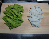絹さやとかまぼこのバター炒め作り方1写真