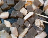 簡単！鶏胸肉とこんにゃくの味噌バター炒め作り方3写真