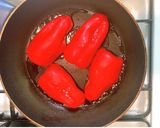 箸が止まらない◉赤ピーマンの肉詰め作り方4写真