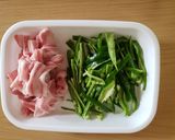 豚バラピーマンの塩こんおかか炒め作り方1写真