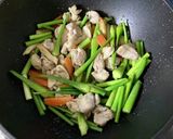 鳥もも肉とニンニクの花芽の塩ダレ炒め作り方8写真