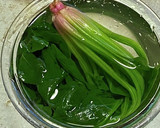 魚肉ソーセージとほうれん草のピザ作り方1写真
