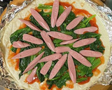 魚肉ソーセージとほうれん草のピザ作り方3写真