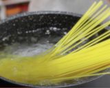 マッシュルームブロッコリーのトマトパスタ作り方1写真