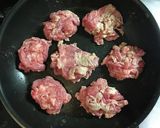 お弁当に！トングでまとめる豚こまバーグ作り方5写真