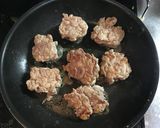お弁当に！トングでまとめる豚こまバーグ作り方6写真