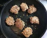 お弁当に！トングでまとめる豚こまバーグ作り方8写真