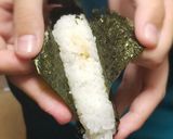 娘の変わった市販のおにぎりの食べ方作り方3写真