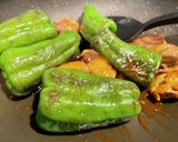 丸ごとピーマンと鶏肉の生姜焼き作り方3写真