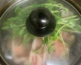 豆苗、豆腐、豚ロースのキムチ小鍋作り方1写真