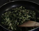 ごま風味♪　かぶの葉と味付けのりの炒め物作り方2写真