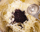 簡単すぎ！千切りキャベツのゆかり和え作り方1写真