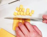 チーズとウインナーの餃子あげ作り方4写真