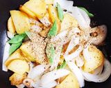 新玉ねぎとじゃがいも炒め　デュカ味作り方4写真