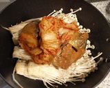 W発酵♡鯖味噌煮缶とえのきのキムチ煮✨作り方1写真
