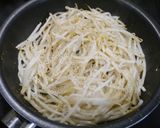 簡単！豚バラもやしのピリ辛味噌炒め作り方3写真