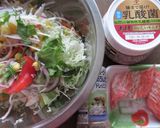 本技キムチで、かにかま入り野菜サラダ作り方1写真