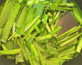 汁だく麺つゆで簡単ニラとシメジの卵とじ作り方1写真