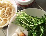 豆苗のっけたキムチうどん作り方1写真