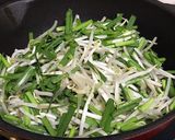 簡単♡5分DEカニカマ入りニラもやし炒め作り方1写真