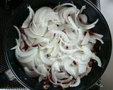 材料2つ☆豚こまと新玉ねぎの簡単すき煮。作り方4写真