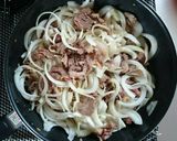 材料2つ☆豚こまと新玉ねぎの簡単すき煮。作り方5写真