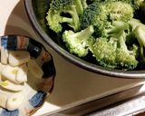 ブロッコリーのニンニク炒め、生ハムのせ作り方1写真