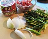 旬菜　アスパラと新玉ねぎ豚キムチ炒め作り方1写真